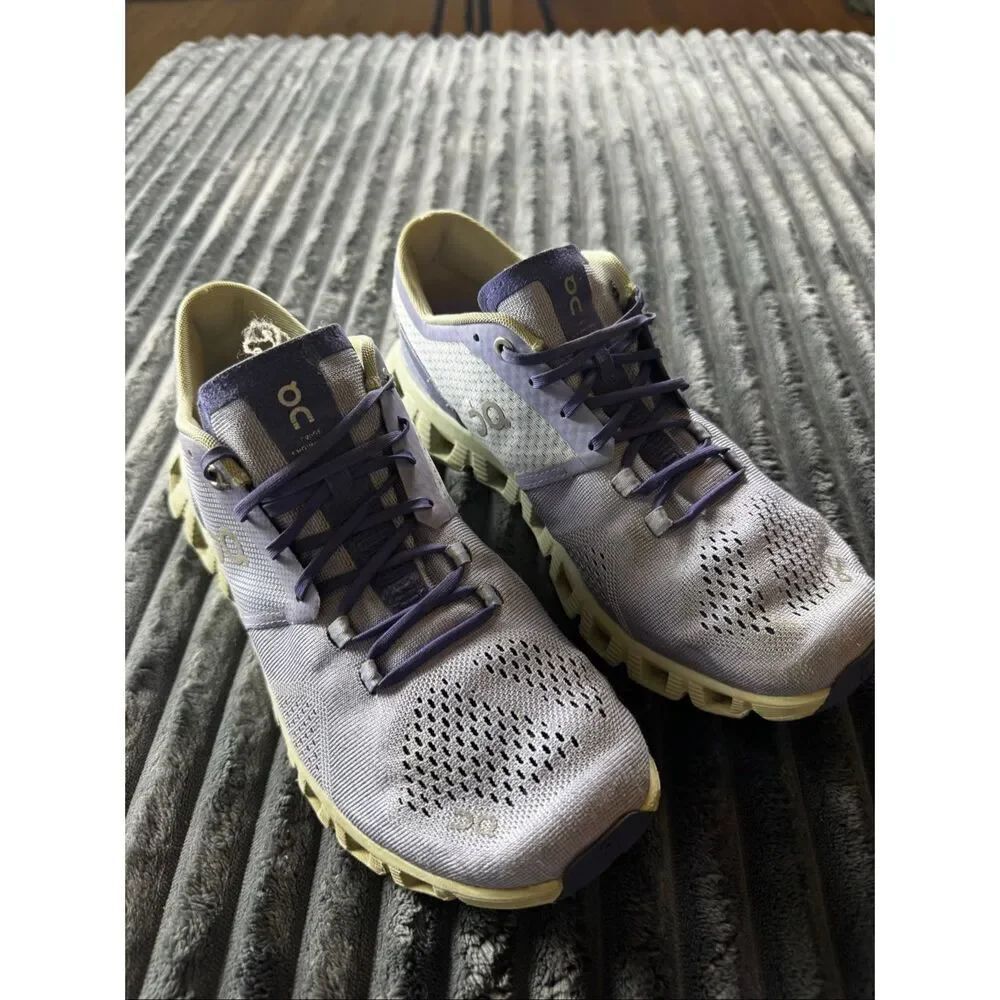 On Cloud Womens Purple Tennis Shoes Size 8.5